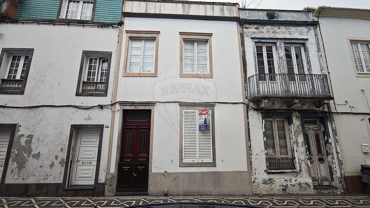 Moradia T2  com Jardim e Excelente Localização